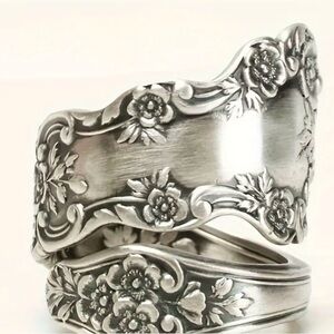 Spoon rings wear the vintage look with other accessories silver tone.Adjustable